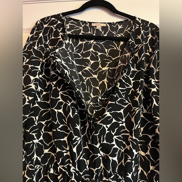 Patterned Button-Up Romper - Picture 2 of 3